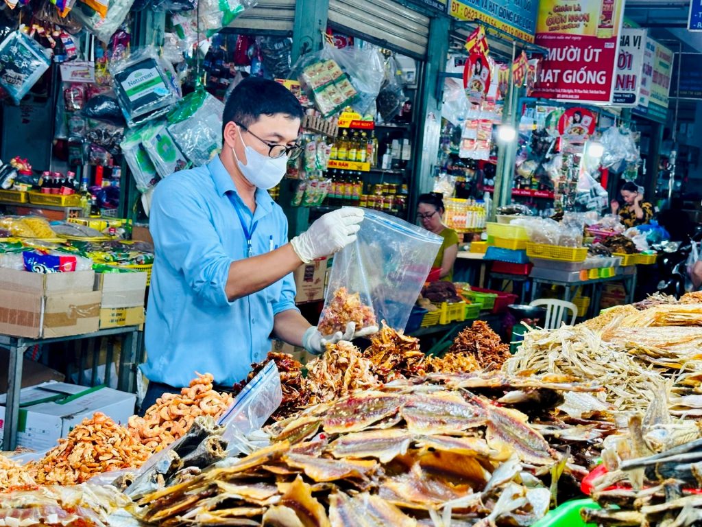 Tăng cường giám sát an toàn thực phẩm nông lâm thủy sản